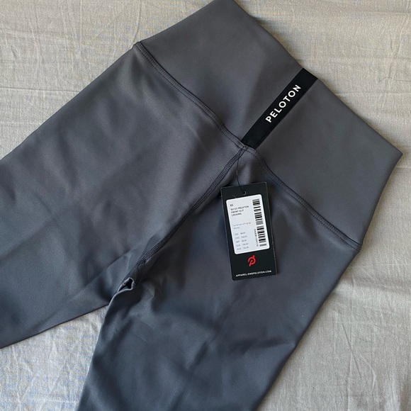Peloton Front Slit Leggings Size XS NWT - Picture 8 of 9